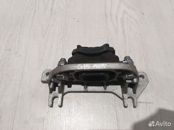 Кронштейн опора крепления кпп коробки передач Niss