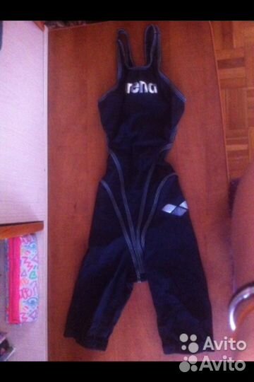 Гидрокостюм для плавания