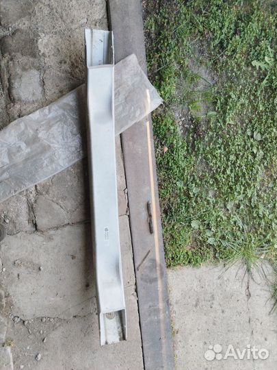 Усилитель бампера Audi A6