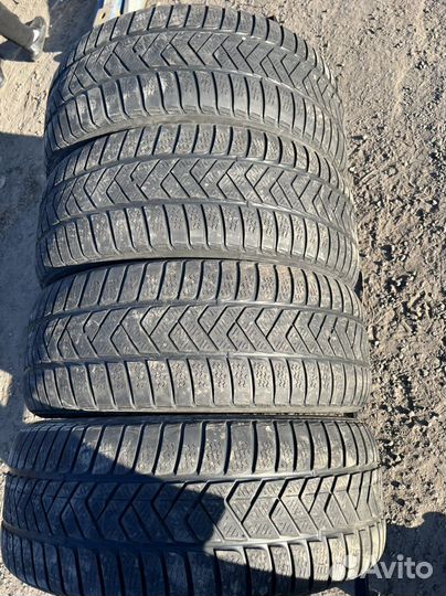 Pirelli Winter Sottozero 3 235/45 R19