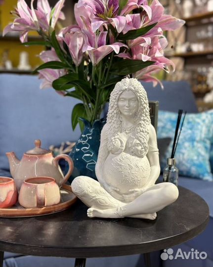 Статуэтка Мать земля