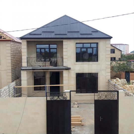 Дом 190 м² на участке 2,5 сот.