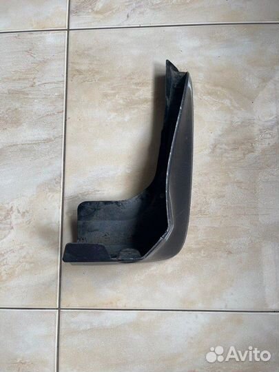 Брызговик задний правый Lexus Gx