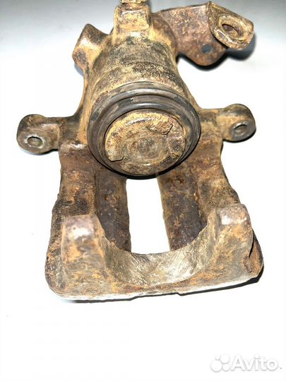 Суппорт задний левый Audi 100 С4