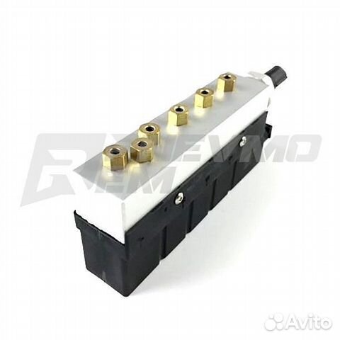 Блок клапанов пневмоподвески Mercedes S-class W220