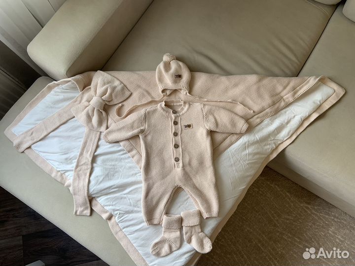 Комплект на выписку, конверт и костюм демисезонный