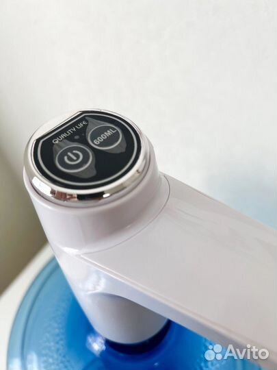 Помпа электрическая для воды белая