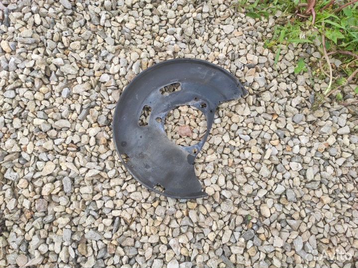 Пыльник тормозного диска передний правый Opel