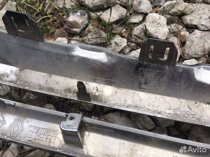 Молдинг решетки радиатора renault duster