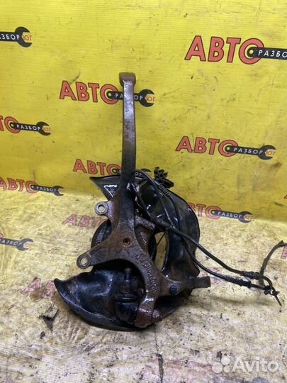 Поворотный кулак передний правый Mercedes-Benz