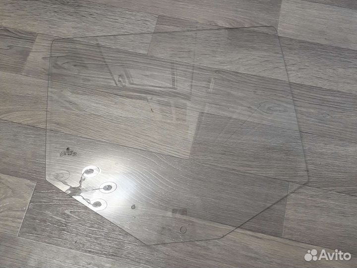 Стекло двери задние правое Skoda Fabia 2010-2014