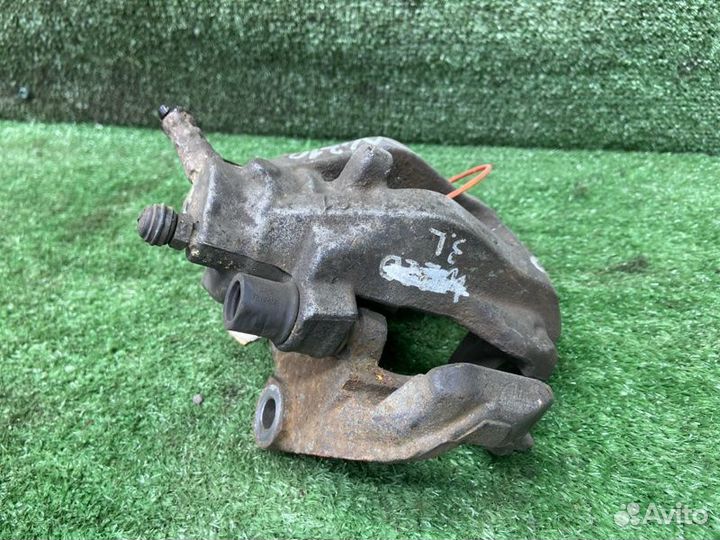 Тормозной суппорт задний левый Mercedes-Benz E