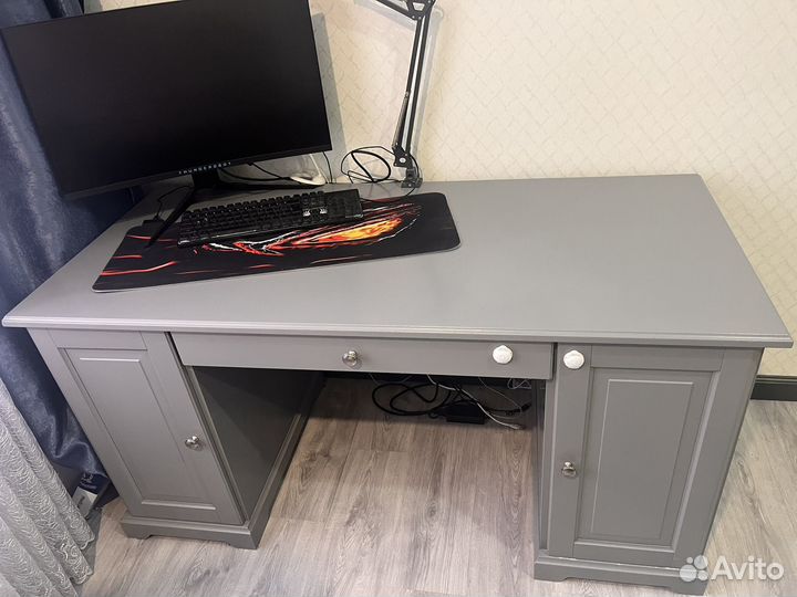 Письменный стол IKEA