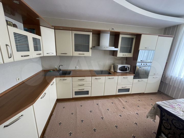 3-к. квартира, 90 м², 8/9 эт.