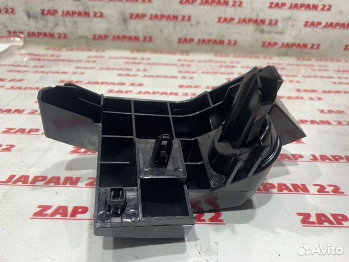 Крепление бампера заднее правое Toyota Land