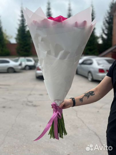 Букет роз 51 малиновые розы