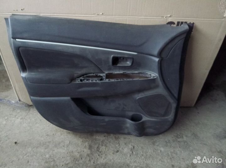 Обшивка двери передней левой Mitsubishi ASX