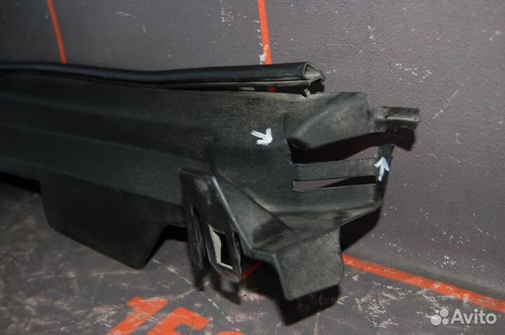 Уплотнитель крыла переднего правого - Lexus GX