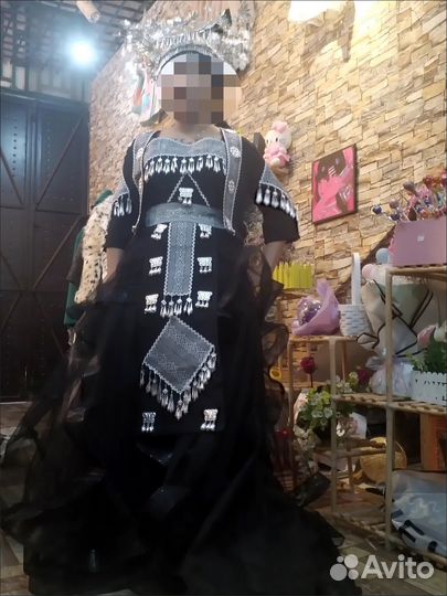 Великолепные черные платья и свадебные наряды