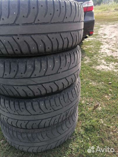 Bridgestone Alenza LX100 215/55 R17 98B