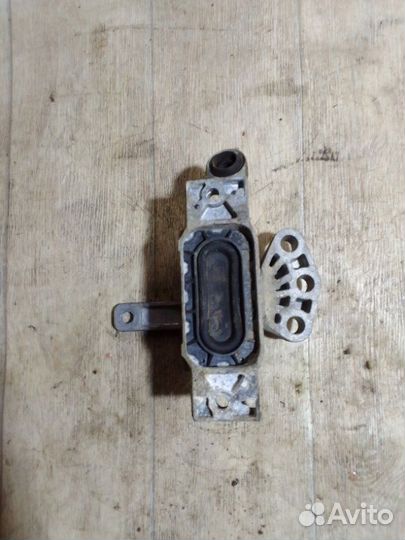 Опора двигателя правая Opel Insignia A16XER 2012