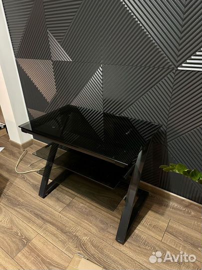 Тумба под телевизор стеклянная