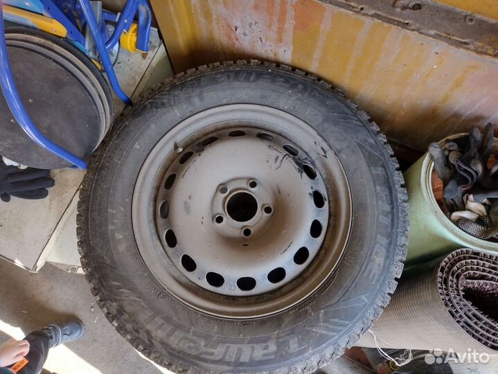 Зимние шипованный колеса в сборе