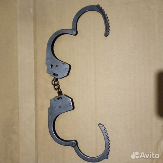Металические наручники