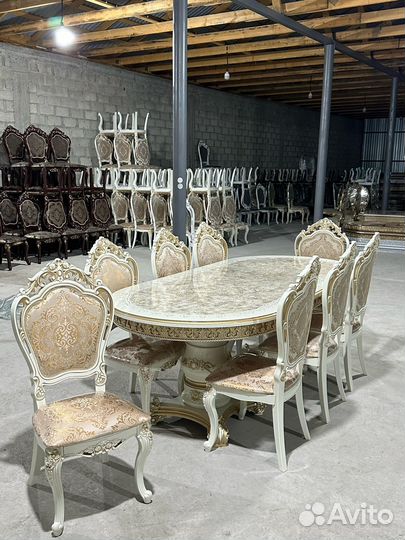 Кухонный стол и стулья