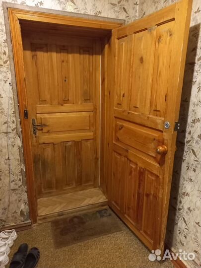 Двери входные деревянные