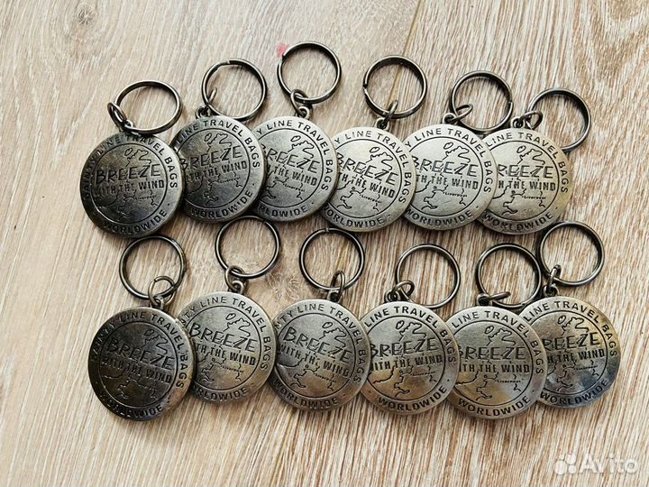 Брелок Breeze металический
