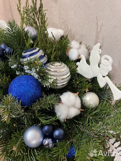 Новогодняя композиция из хвои