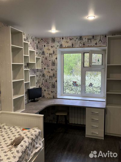 Письменный стол