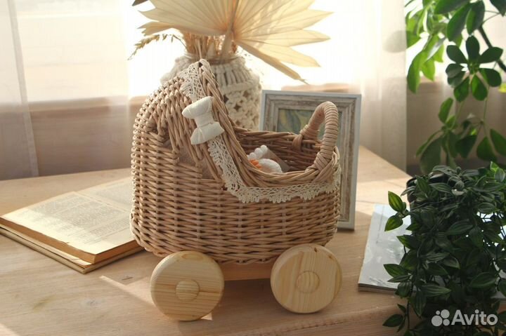 Плетеная коляска для кукол