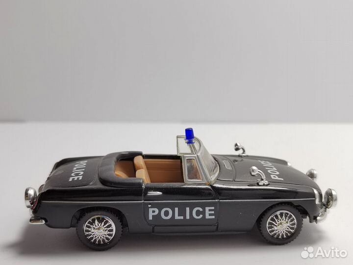 MGB cabriolet police (cararama) 1/43