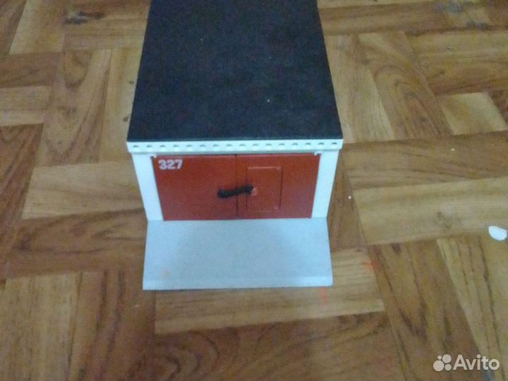 Гараж для игрушечных машинок