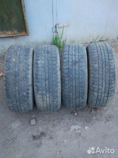 Goodyear Vector 4Seasons 245/65 R17