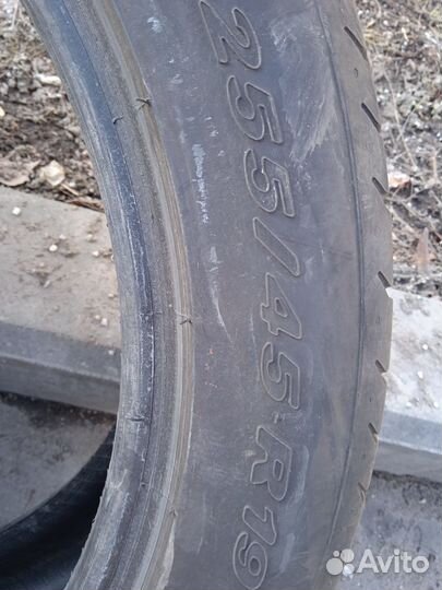 Pirelli P Zero 255/45 R19