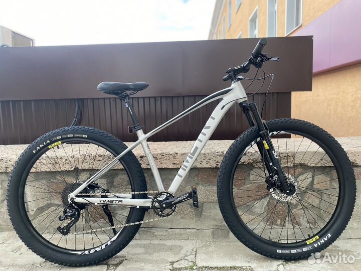 Новый горный велосипед на алюминиевой раме