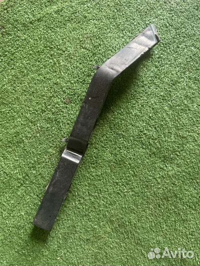 Крепление бампера переднее правое Ford Focus 2