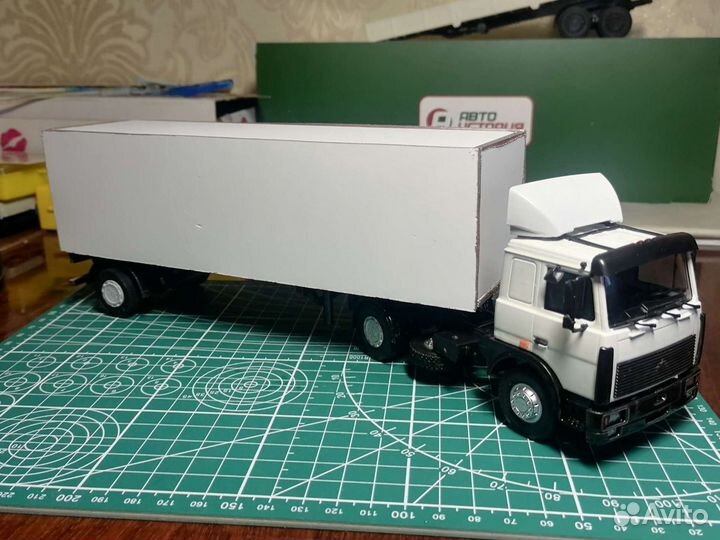 Полуприцеп рефрижератор 1/43