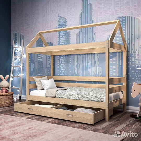 Кровать домик натуральный массив