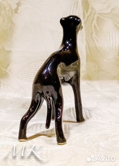 Левретка - статуэтка из фарфора