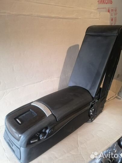 Задний подлокотник bmw 7