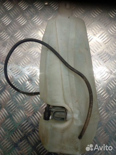 Бачок омывателя лобового стекла Renault Sandero 1