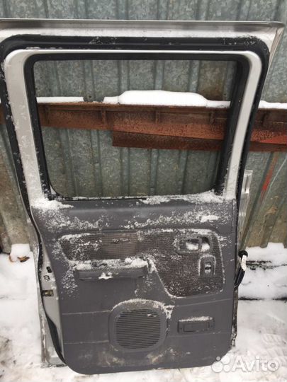 Nissan NP 300 pick UP Дверь задняя правая