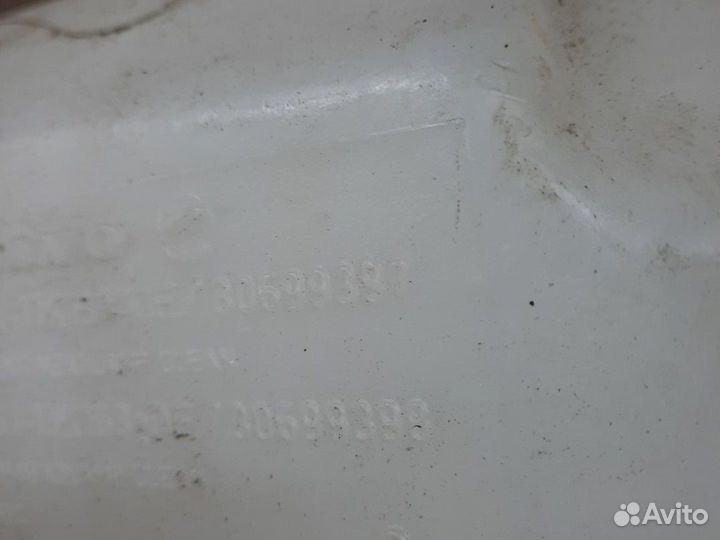 Бачок омывателя на Volvo v50 s40