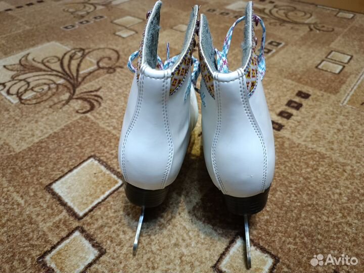 Коньки фигурные женские