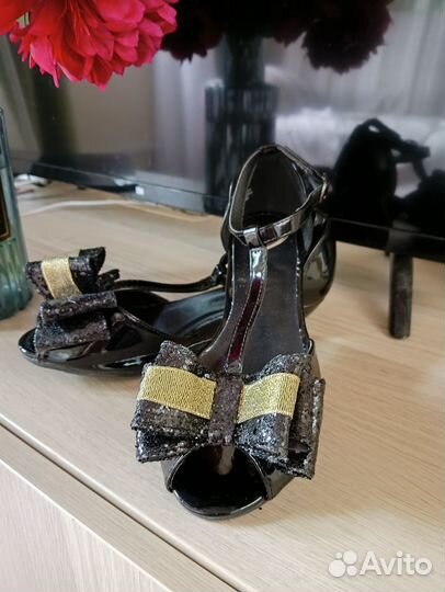 Босоножки H&M для девочки, р. 34, б/у