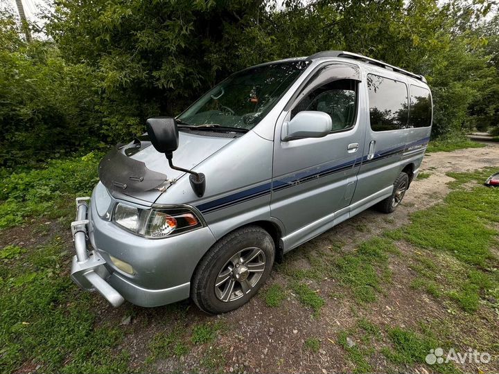 Toyota Hiace Regius 3.0 AT, 1999, 400 000 км